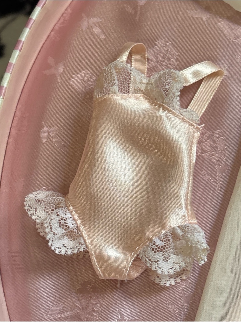 Vtg Tiny kitty collier box w earrings Sheer Pink Satin Nightgown lingerie doll - Picture 3 of 16